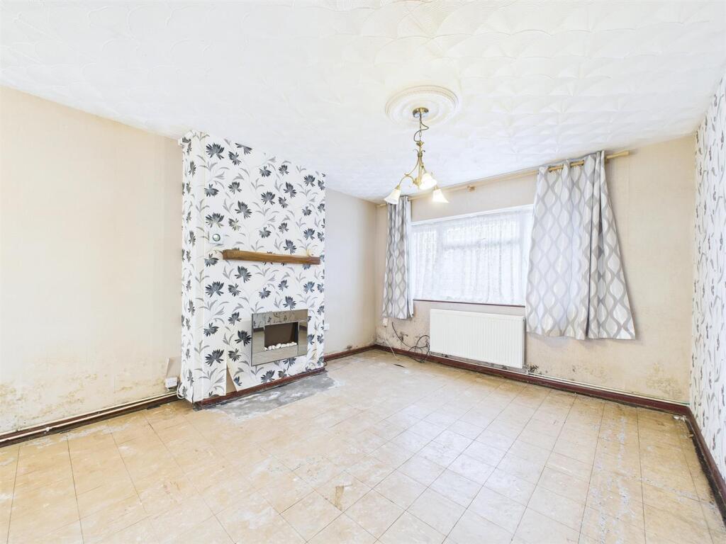 5 - 3-Bed Semi in Yate.jpg