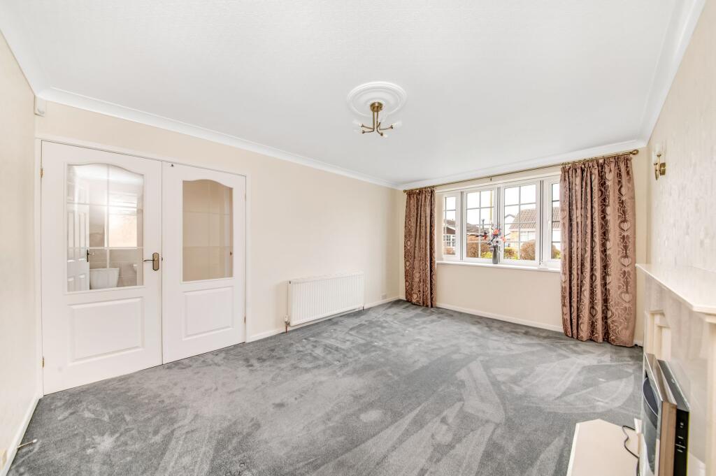 OPEN-PLAN LIVING DINING ROOM