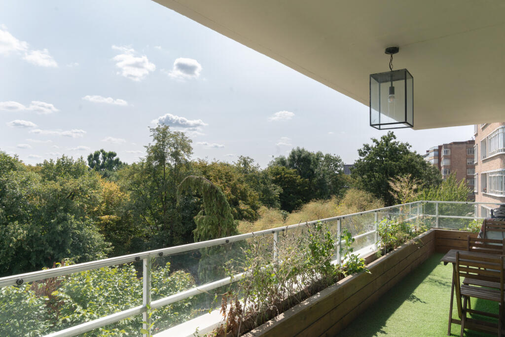 304505 - IMPERIAL-COURT-BALCONY-01.jpg