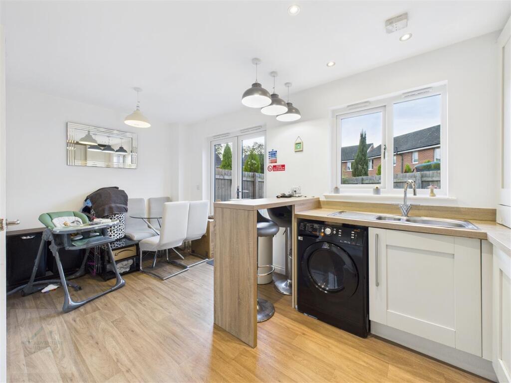 Kitchen / Dining
