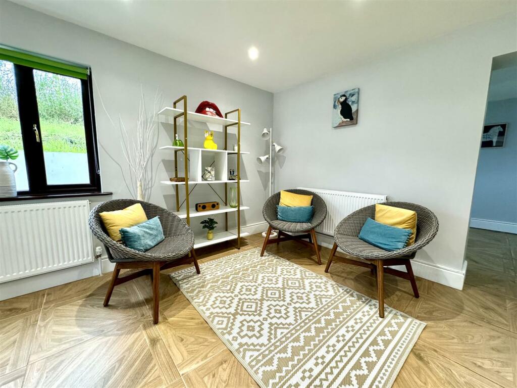 OPEN PLAN KITCHEN/ DINING/ FAMILY ROOM
