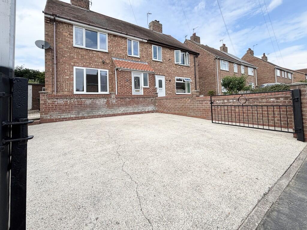 Front forecourt p...