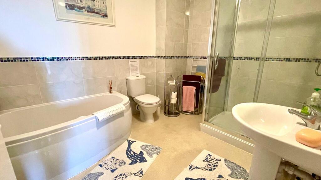 4-PIECE BATHROOM