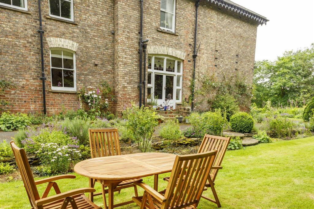 Brook_House_5.jpg