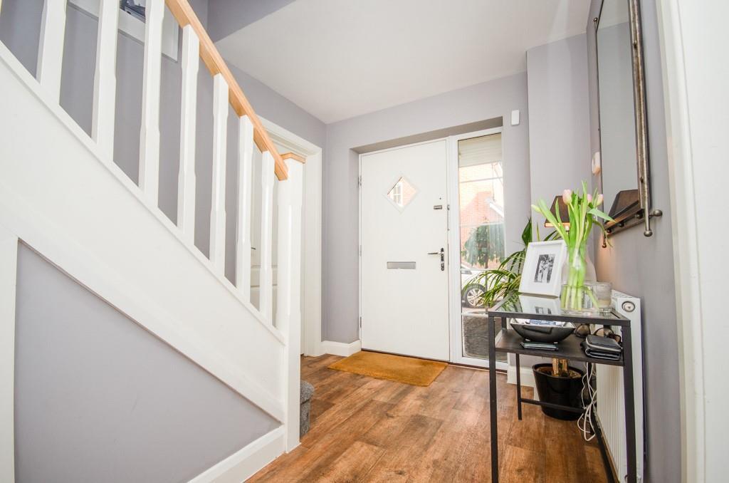 Entrance hall pic 2.jpg