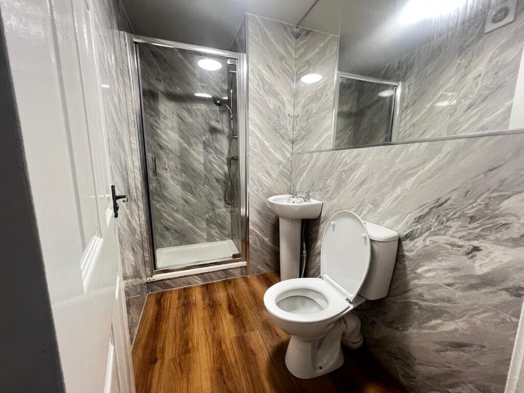 SHOWER ROOM