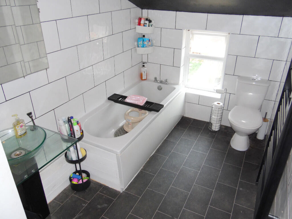 EN-SUITE BATHROOM