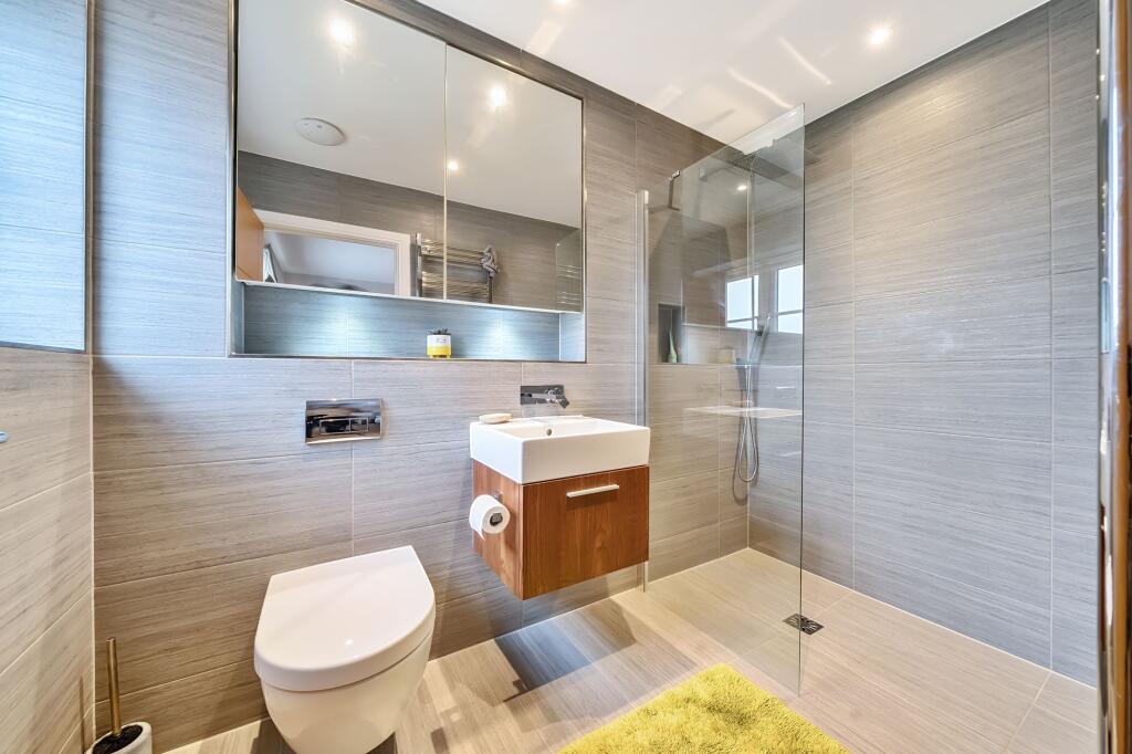 En-suite walk-in shower