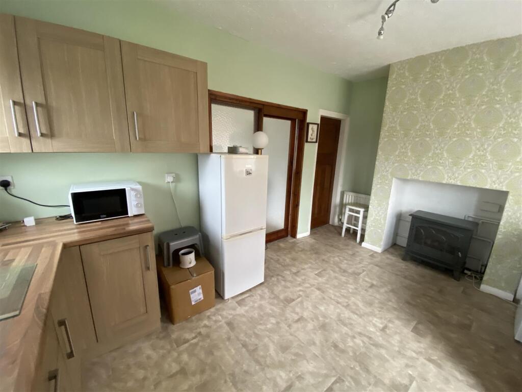 Kitchen:
