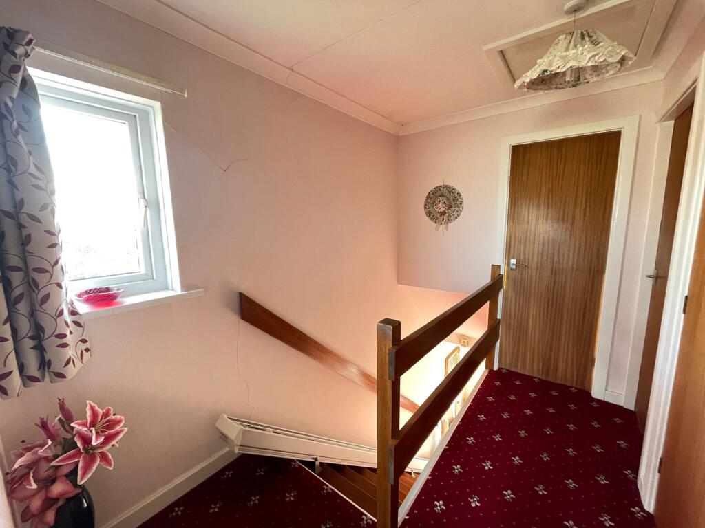 FIRST FLOOR LANDING
