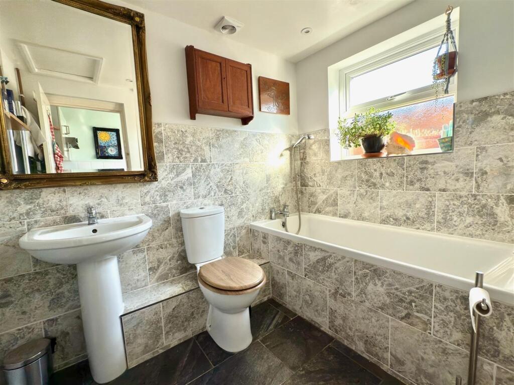 BATHROOM GROUND FLOOR.jpg