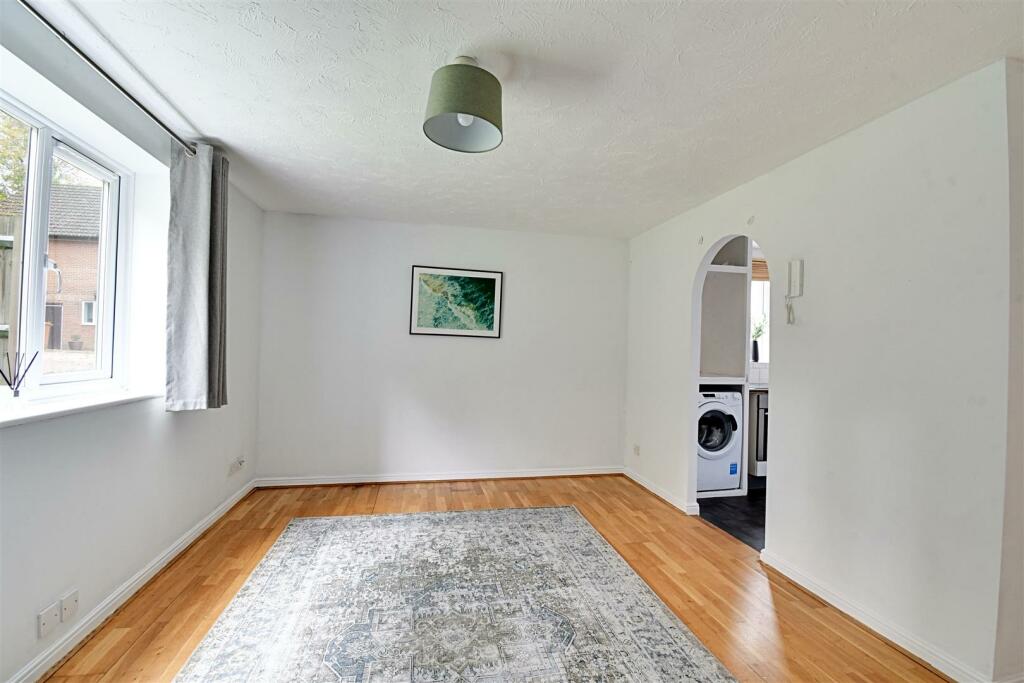Lounge 3.jpg