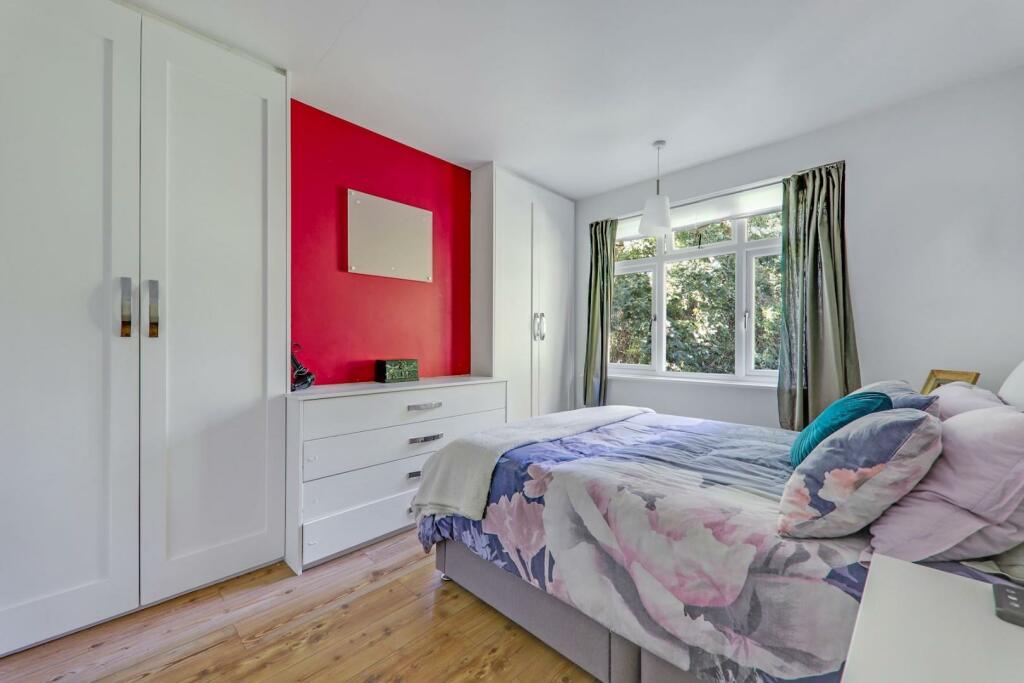 03-0676JHPropWpen - 16 Ridgemount Close - 7-medium