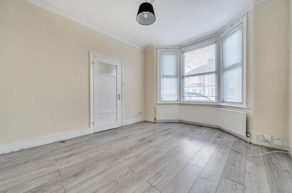 1297161-2-682b254...