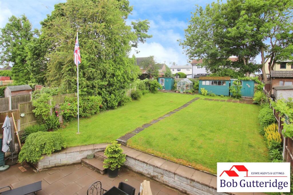 ENCLOSED REAR GARDEN