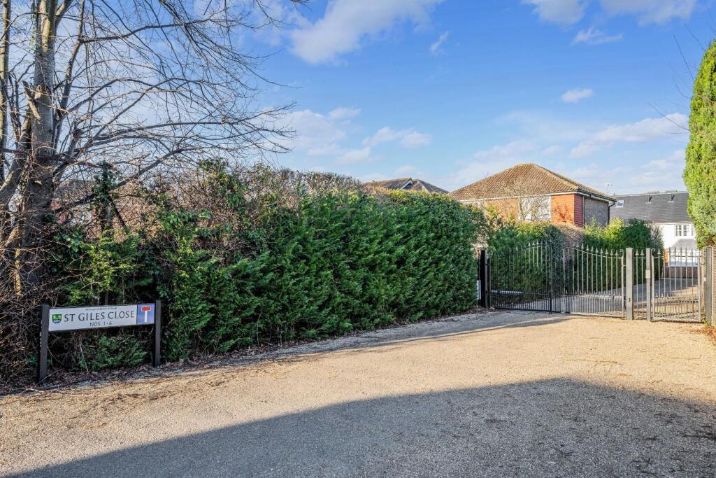 ST GILES CLOSE (16).jpg