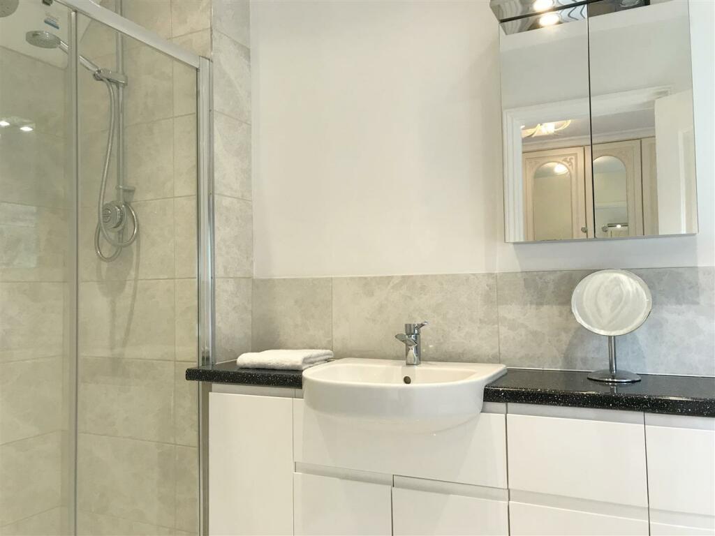 En Suite 1.JPG