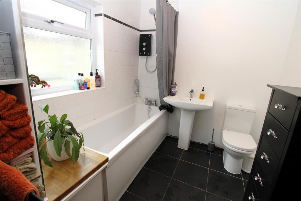 Bathroom 1.JPG