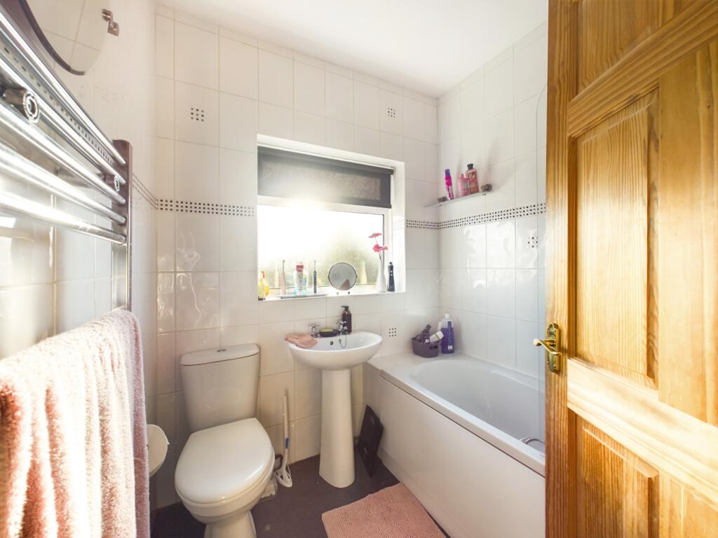 CAM03162G0-PR0195-STILL015