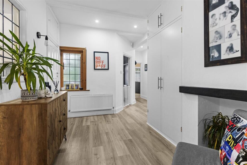 entrance hall #4.jpg