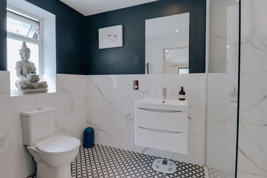 En-suite bathroom