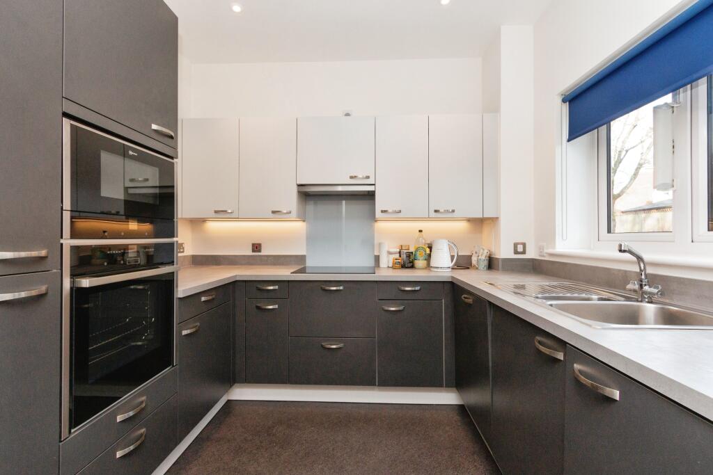KITCHEN WITH WINDOW