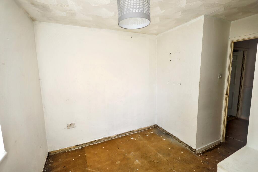 177 Tithe Farm Road, Houghton Regis, Dunstable, Bedfordshire, LU5 5JF