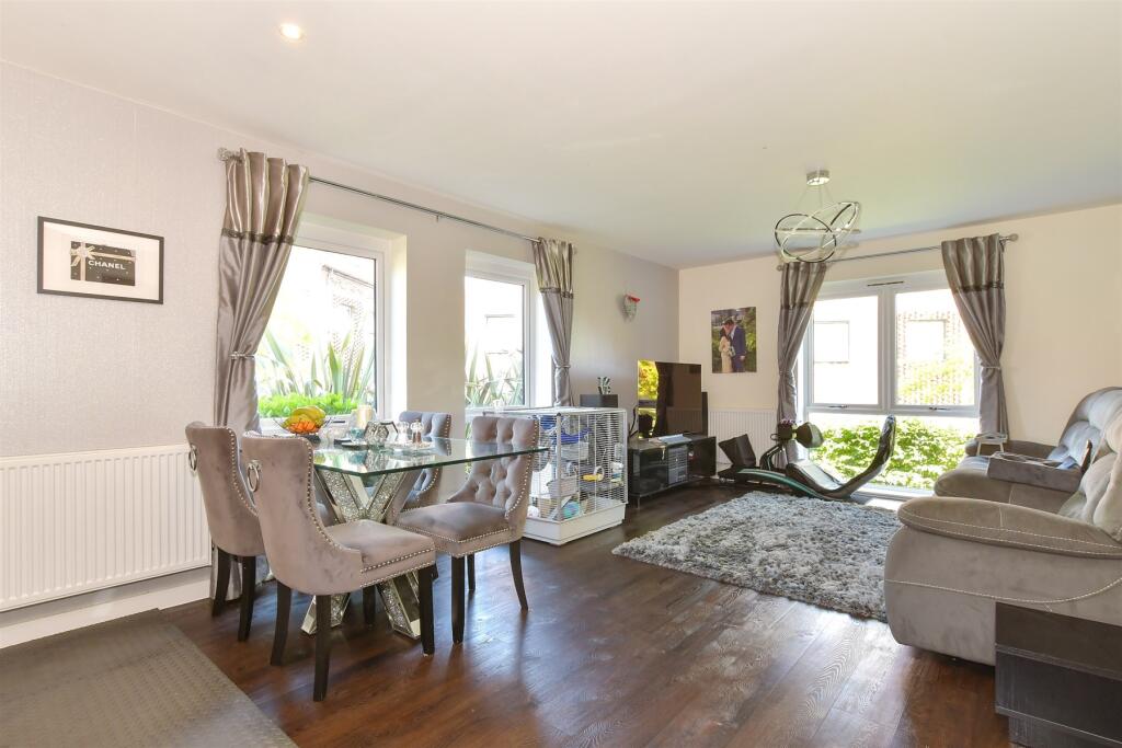 Lounge/Kitchen/ Dining Area