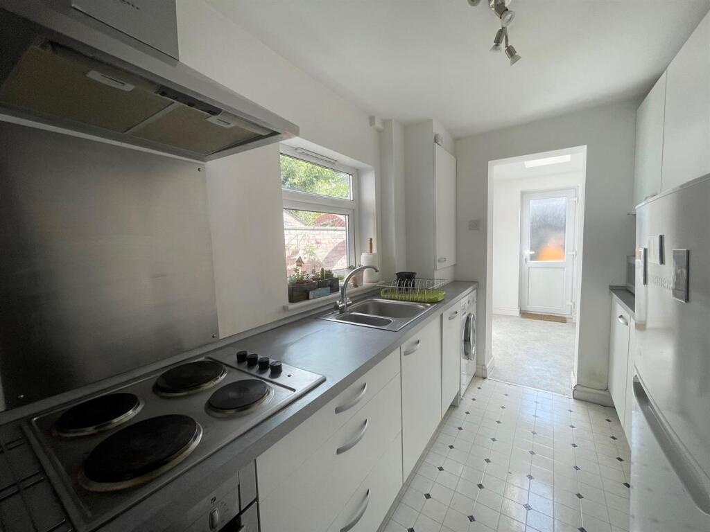 kitchen 2.jpg