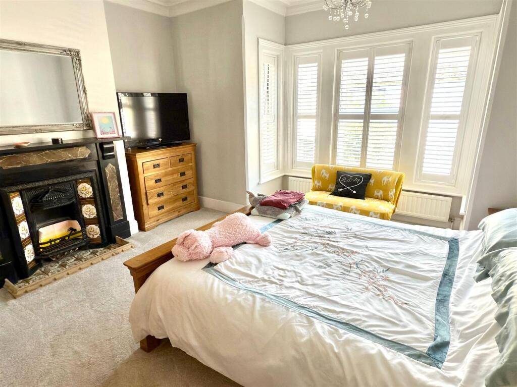 BEDROOM 1.jpg