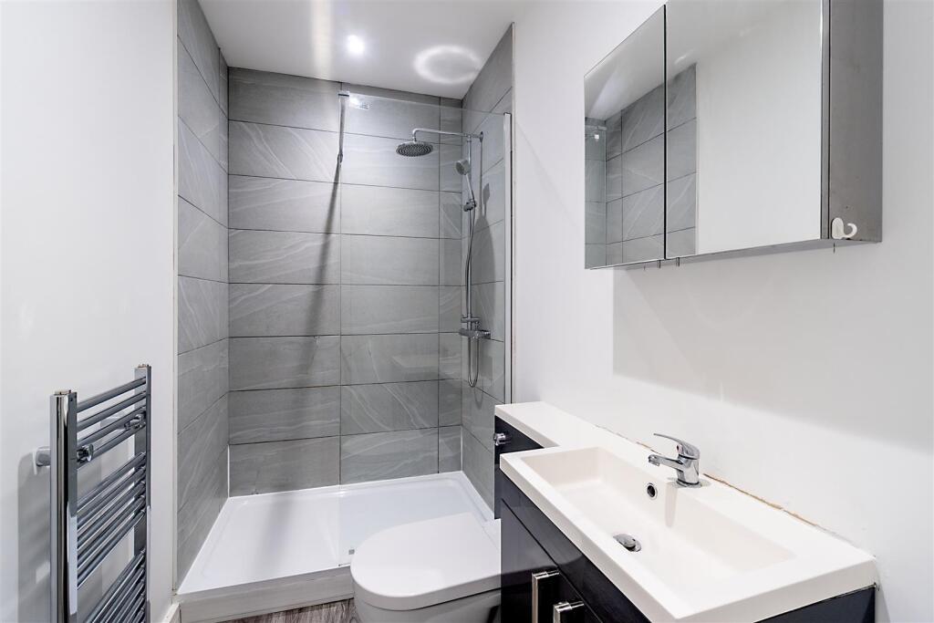 Shower Room.jpg
