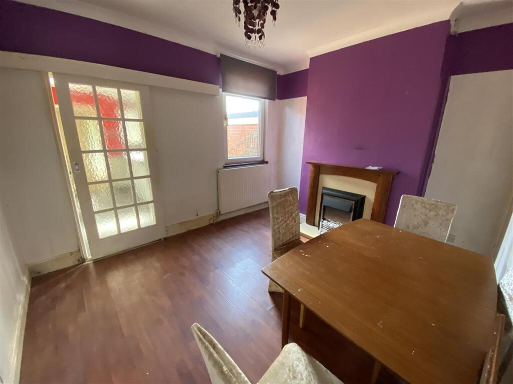 Dining room: