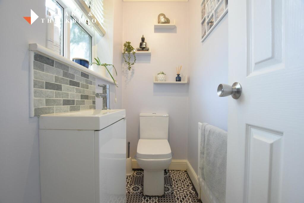 GROUND FLOOR CLOAKROOM