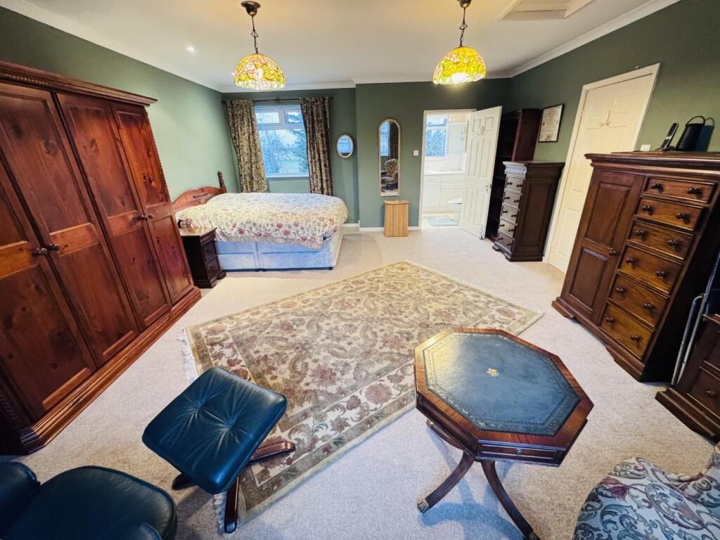 BEDROOM 1