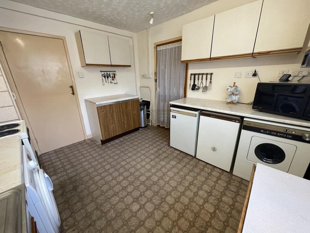 Kitchen b.JPG