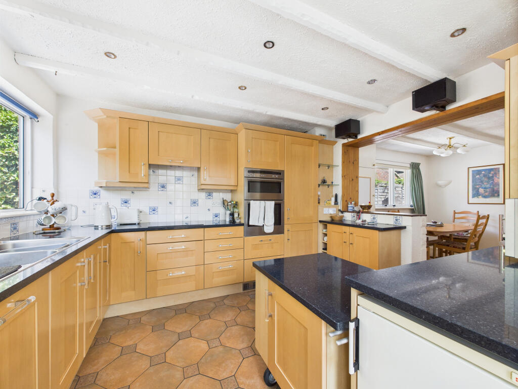 CAM01354G0-PR0550-STILL015