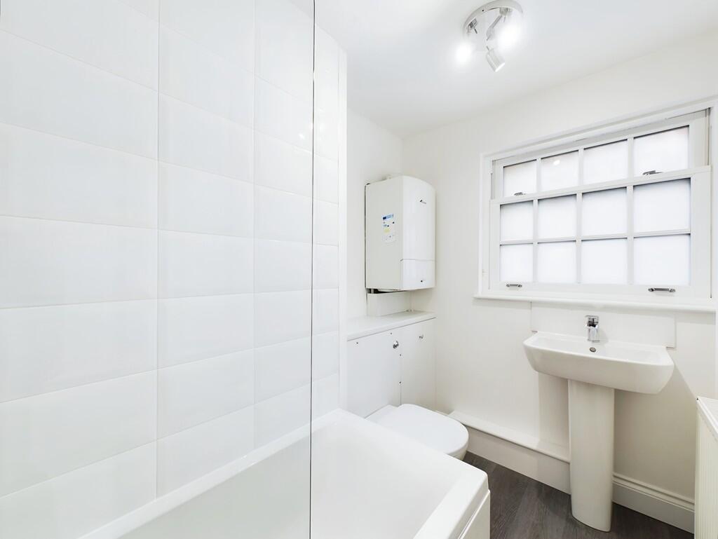 a32c3af2-CAM04018...