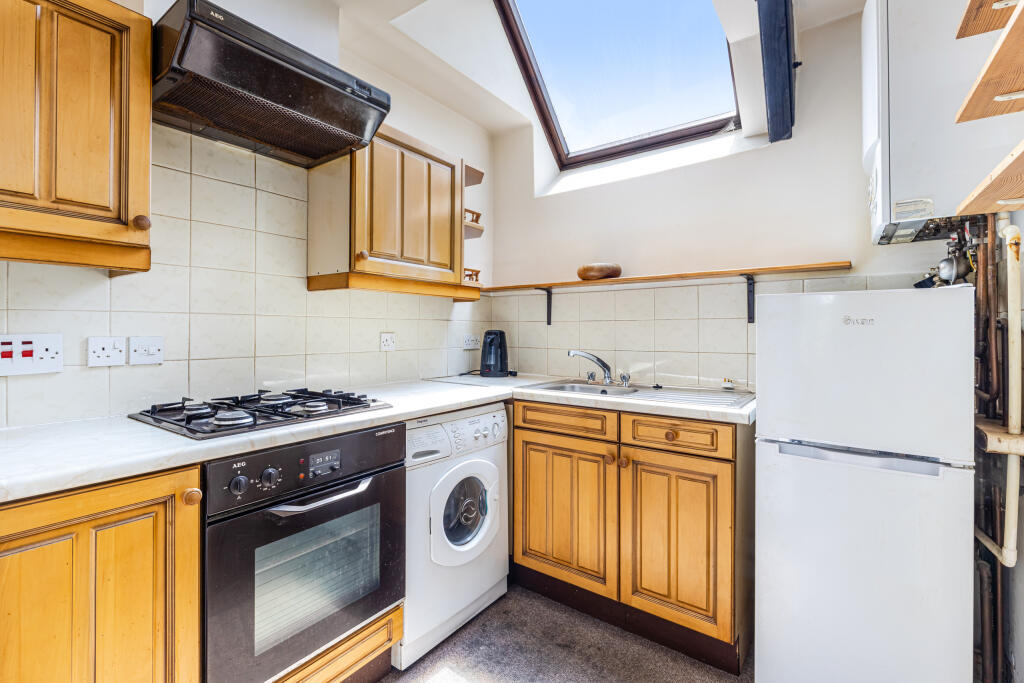 A06 - 5 Brookes Barn, rowsells lane - 250707