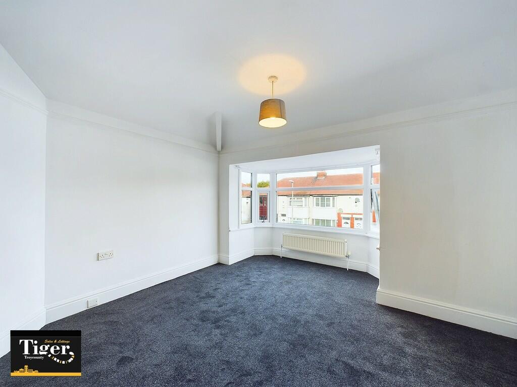 CAM02176G0-PR0352...