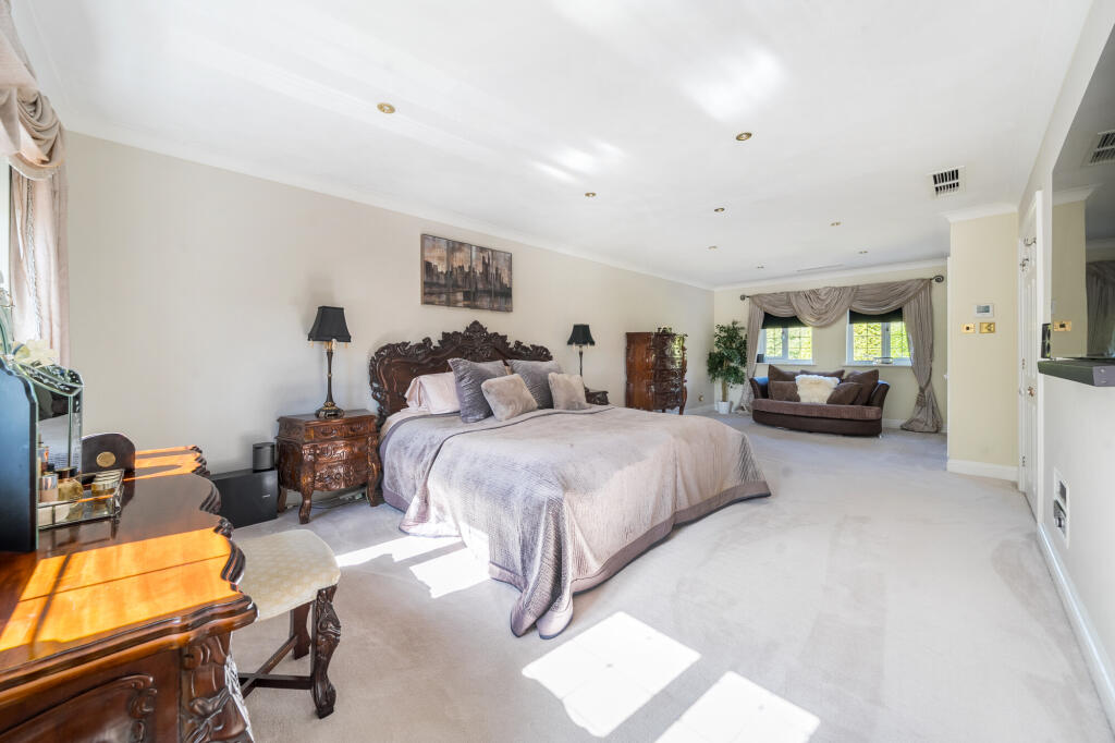 Principal bedroom 2