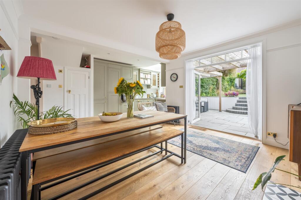 Woodberry Way, E4