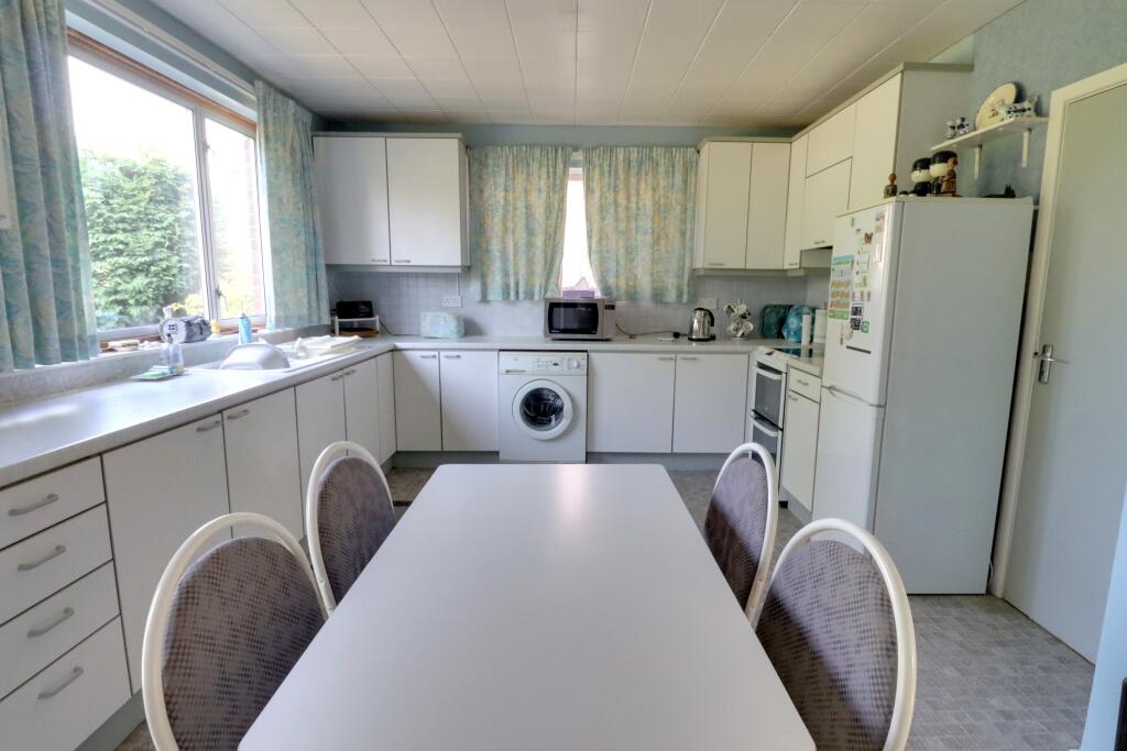 KITCHEN/BREAKFAST ROOM