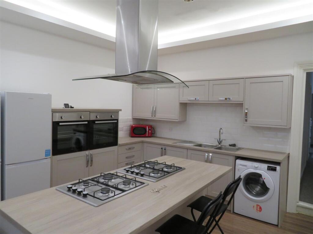 63 Fawcett Kitchen.JPG