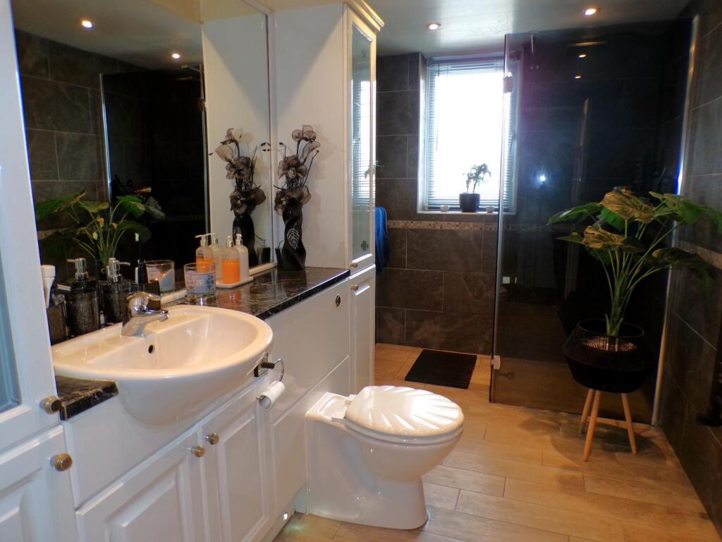 CrammondCl35bath.JPG