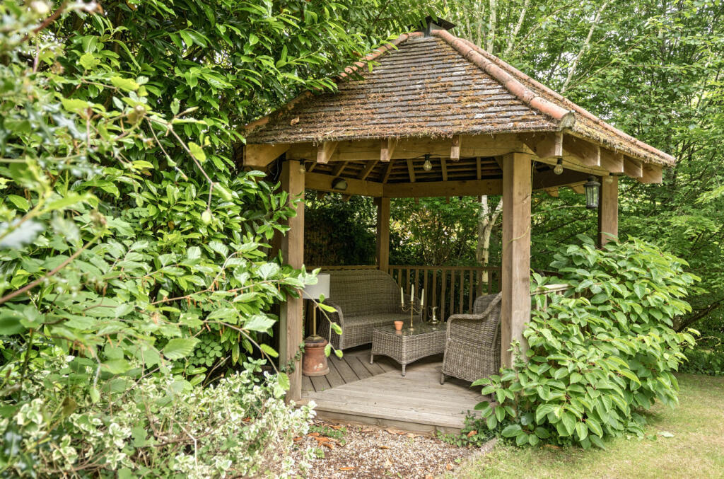 1299882-10-682f39...