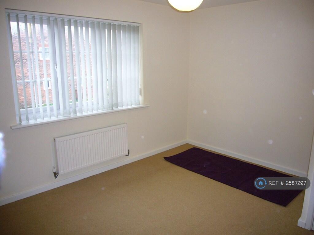 2 x Double Bedrooms