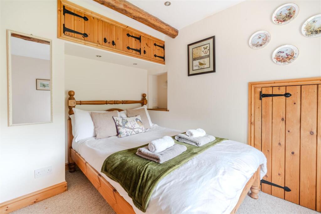 Bedroom 1.jpg