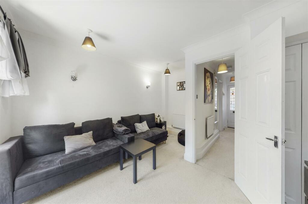 27 Harwood Close - B5HcqisKAr2P1JPiJau8.jpg
