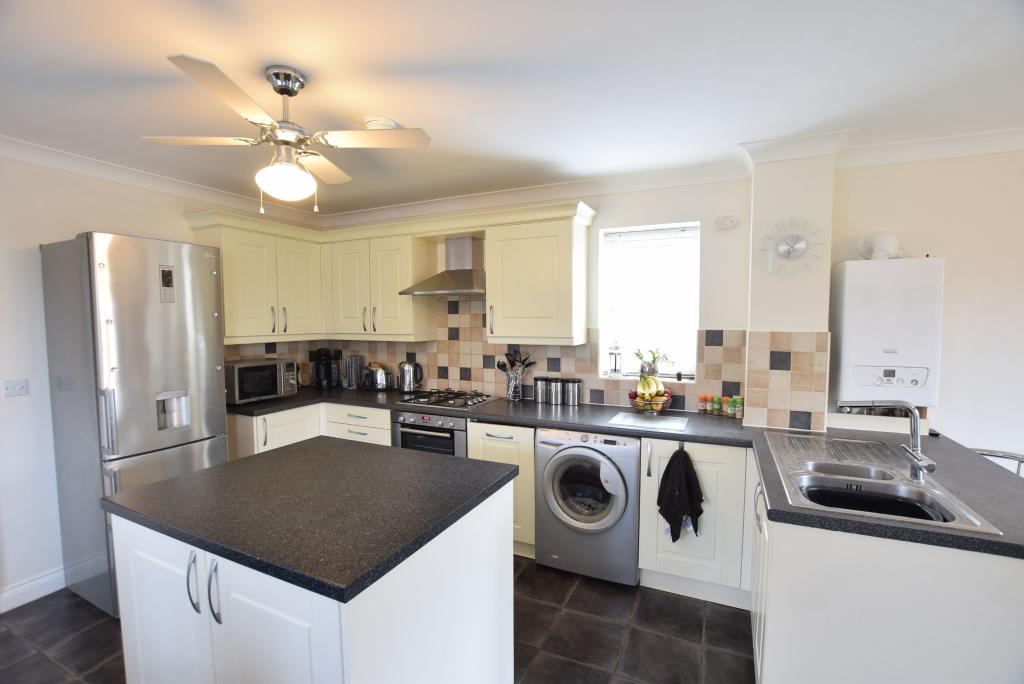 KITCHEN / LIVING / DINER