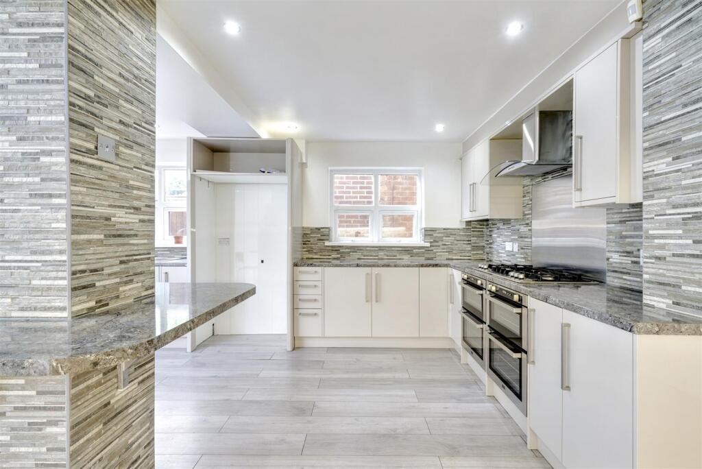 Living/Dining Kitchen